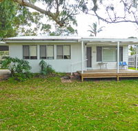 Frangipani Cottage  Callala Beach - E Caravan Parks