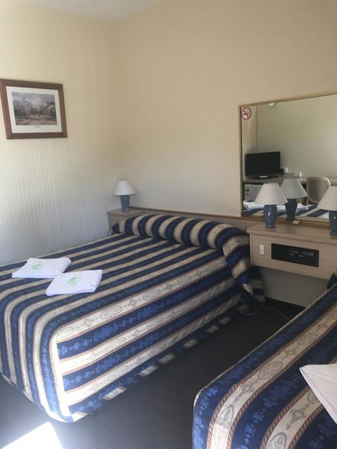 Gateway Motor Inn - E Caravan Parks 2