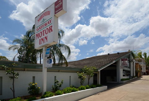 Gateway Motor Inn - E Caravan Parks 0
