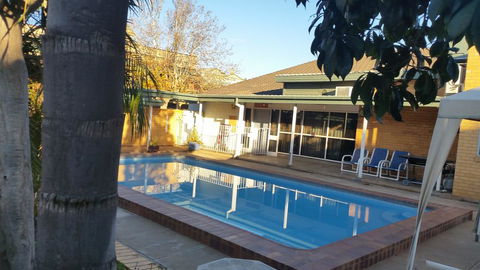 Gateway Motor Inn - E Caravan Parks 1