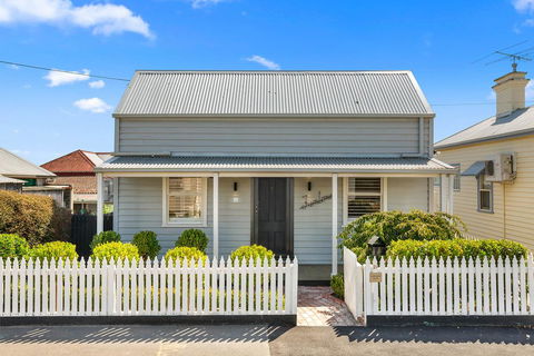 Geelong West Miner's Cottage - E Caravan Parks 0