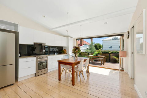 Geelong West Miner's Cottage - E Caravan Parks 3