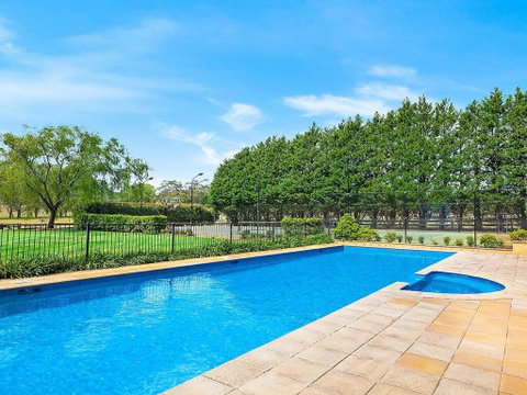 Gerron Park - Country Luxe, Tennis Court And Pool - E Caravan Parks 2