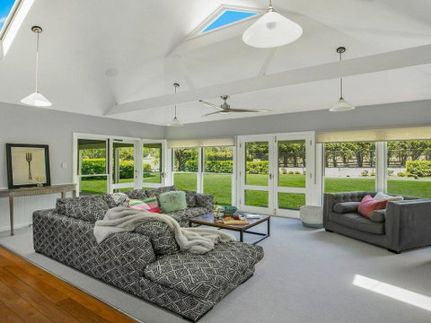 Gerron Park - Country Luxe, Tennis Court And Pool - E Caravan Parks 3