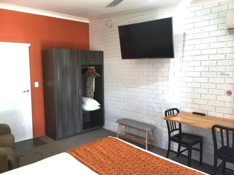 Gin Gin Village Motor Inn Motel - E Caravan Parks 2