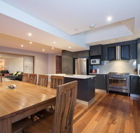 Gippsland Twelve-Spacious and Central with off street parking