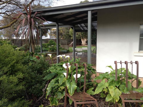 Girraween House - E Caravan Parks 1