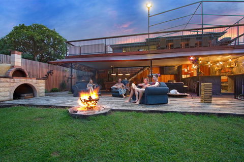 Gladstone Backpackers - E Caravan Parks 0