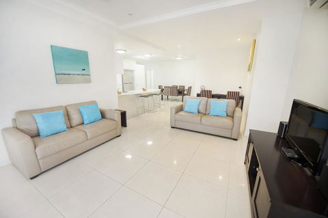 Gladstone City Central Apartment Hotel - E Caravan Parks 1