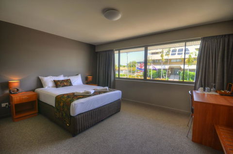 Gladstone Reef Hotel Motel - E Caravan Parks 3