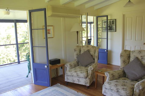 Glocca Morra Cottage - E Caravan Parks 1