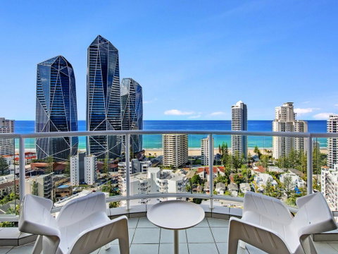 Gold Tower 20th Level Suite With Kitchenette - E Caravan Parks 3