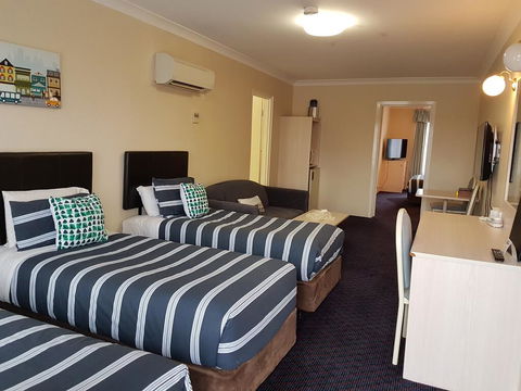 Golden Age Motor Inn - E Caravan Parks 1