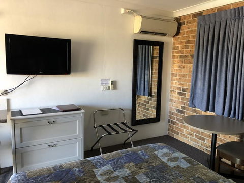 Golden Grain Motor Inn - E Caravan Parks 1