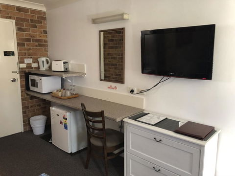 Golden Grain Motor Inn - E Caravan Parks 3