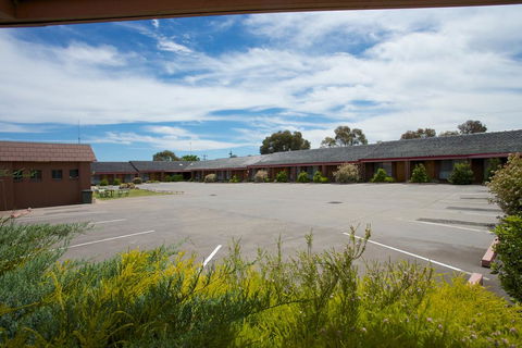 Golden Grain Motor Inn - E Caravan Parks 3