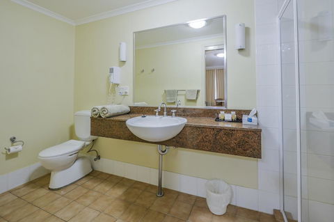 Golden Guitar Motor Inn - E Caravan Parks 1
