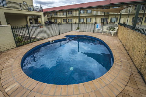 Golden Guitar Motor Inn - E Caravan Parks 3
