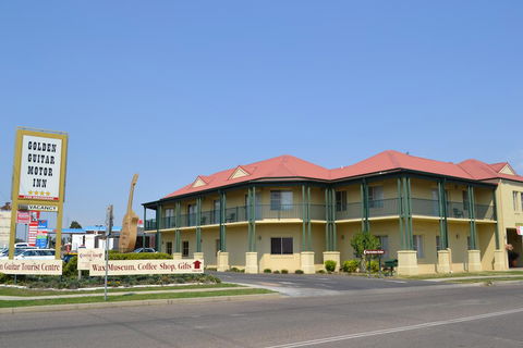Golden Guitar Motor Inn - E Caravan Parks 2