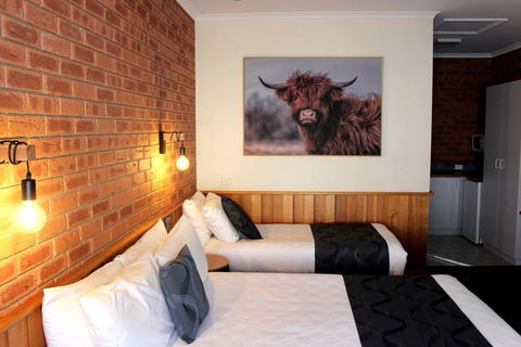 Golden River Motor Inn - E Caravan Parks 3