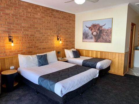 Golden River Motor Inn - E Caravan Parks 0