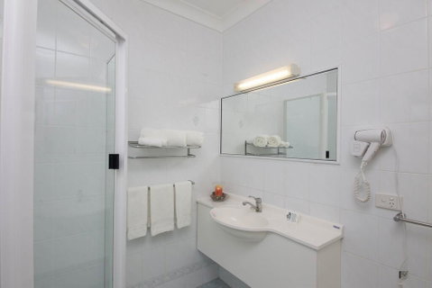 Golf Club Motor Inn Wingham - E Caravan Parks 3