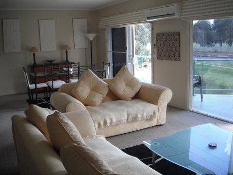 Golf View Apartment 7 - E Caravan Parks 3