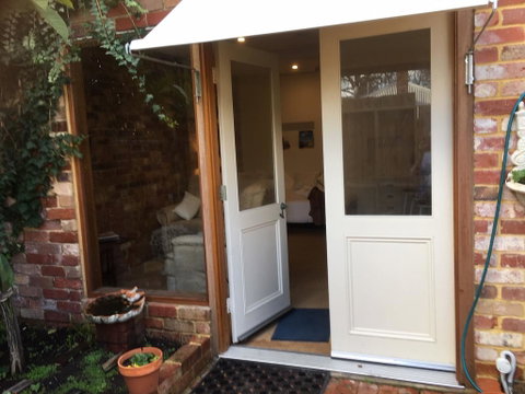 Gorgeous Studio 2 Minutes From The Heart Of Subiaco - E Caravan Parks 2