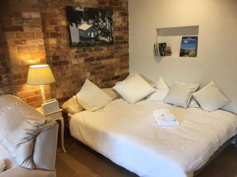 Gorgeous Studio 2 Minutes From The Heart Of Subiaco - E Caravan Parks 3