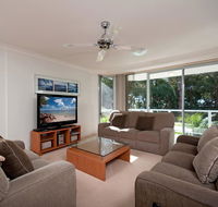 Government Road Unit 03 153 Bagnalls Beach Apartment - E Caravan Parks