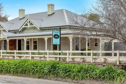 Grandview Accommodation - The Flaxley Apartments - E Caravan Parks 0