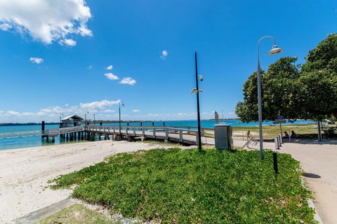 Ground Floor With Water Views And Pool! - E Caravan Parks 2