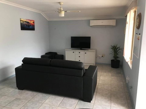 Guesthouse On Dolphin - E Caravan Parks 2