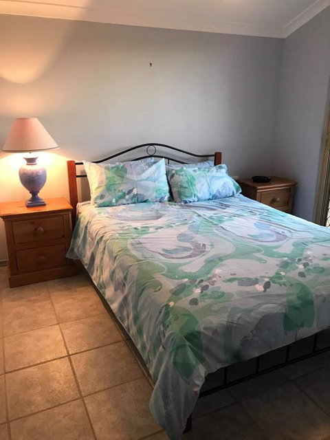 Guesthouse On Dolphin - E Caravan Parks 3