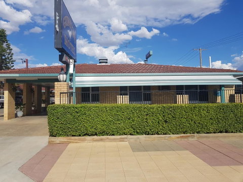 Gunsynd Motor Inn - E Caravan Parks 1