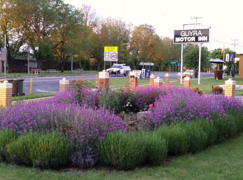 Guyra Motor Inn - E Caravan Parks 1
