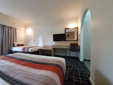Hamilton's Queanbeyan Motel - E Caravan Parks 1