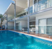 Hamptons Coastline Retreat- Waterfront with a Heated Pool - E Caravan Parks