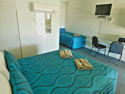 Hatton Vale Motel - E Caravan Parks 1