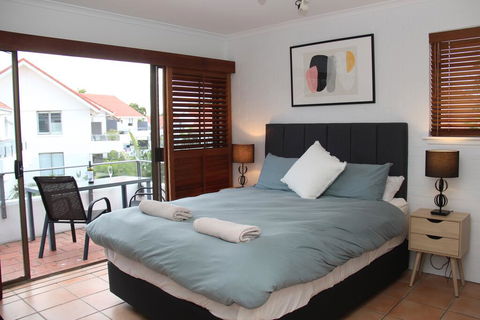 Haven On Noosa Hill - Sunset Views, Pools, Spa - E Caravan Parks 3