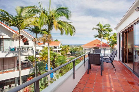 Haven On Noosa Hill - Sunset Views, Pools, Spa - E Caravan Parks 1