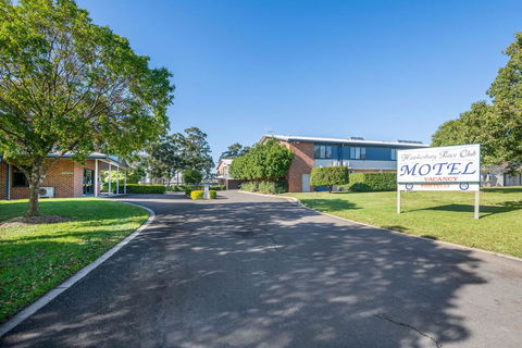 Hawkesbury Race Club Motel - E Caravan Parks 0