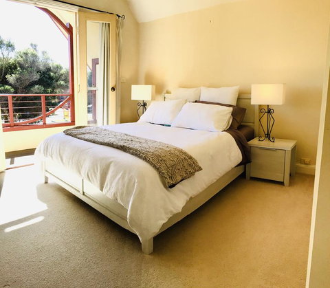 Heart Of Geelong Entire Townhouse Sleeps 8 - E Caravan Parks 1