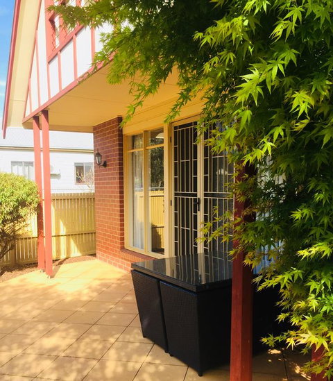 Heart Of Geelong Entire Townhouse Sleeps 8 - E Caravan Parks 3