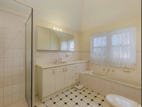 Heart Of Geelong Entire Townhouse Sleeps 8 - E Caravan Parks 0