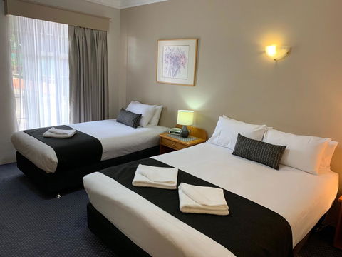 Heritage Motor Inn Goulburn - E Caravan Parks 1