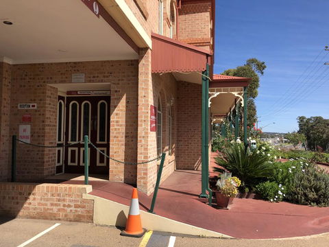 Heritage Motor Inn Goulburn - E Caravan Parks 2