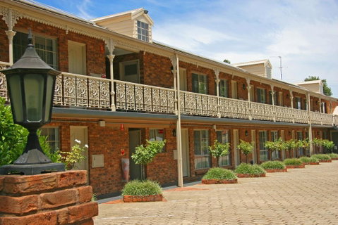 Hermitage Motor Inn - E Caravan Parks 2