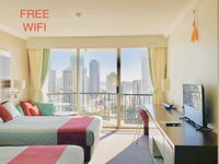 High Floor Twin Share with Ocean View at Surfers Paradise - Hotel Studio