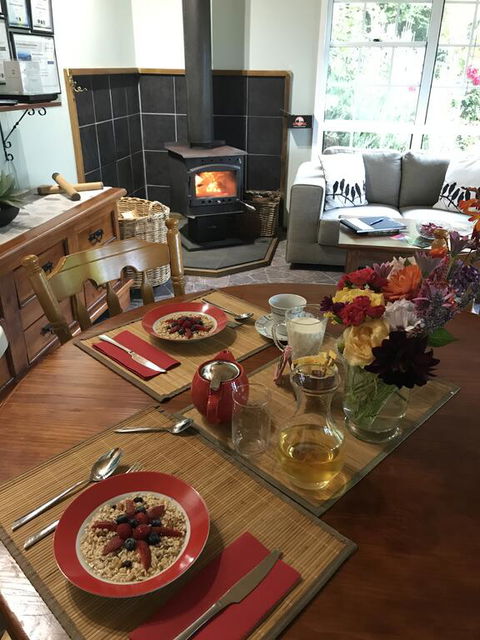 Hillside Bed And Breakfast - E Caravan Parks 2
